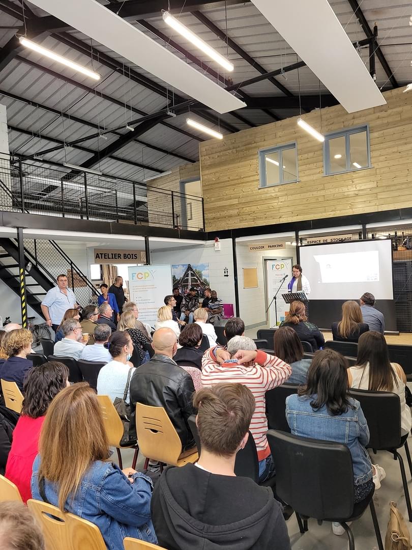 Photo du personnel du FCp lors d&apos;une réunion générale au Tekpol en 2022