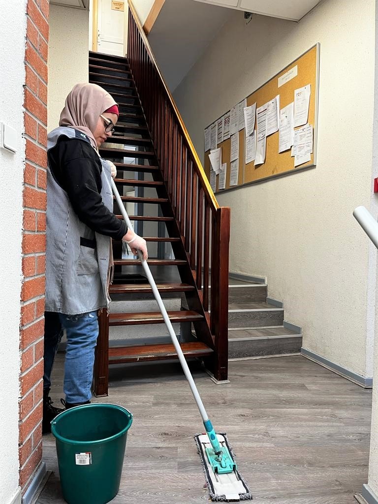 Salariée du dispositif E.D.E.N. - Nettoyage.